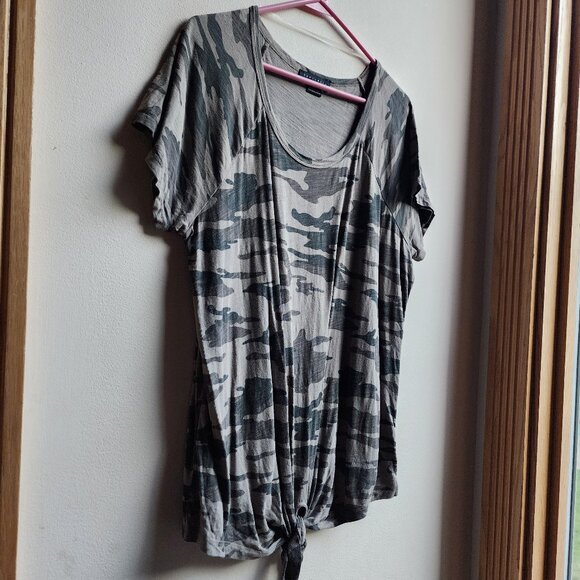 Sanctuary Gray/Green Camo Scoop Neck Tie-Front Jersey Size XL - Picture 4 of 16